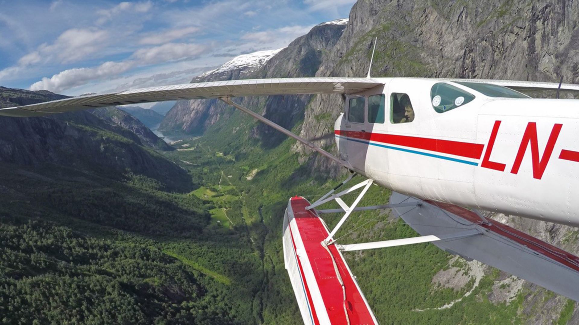 Mit dem Wasserflugzeug über Flåm