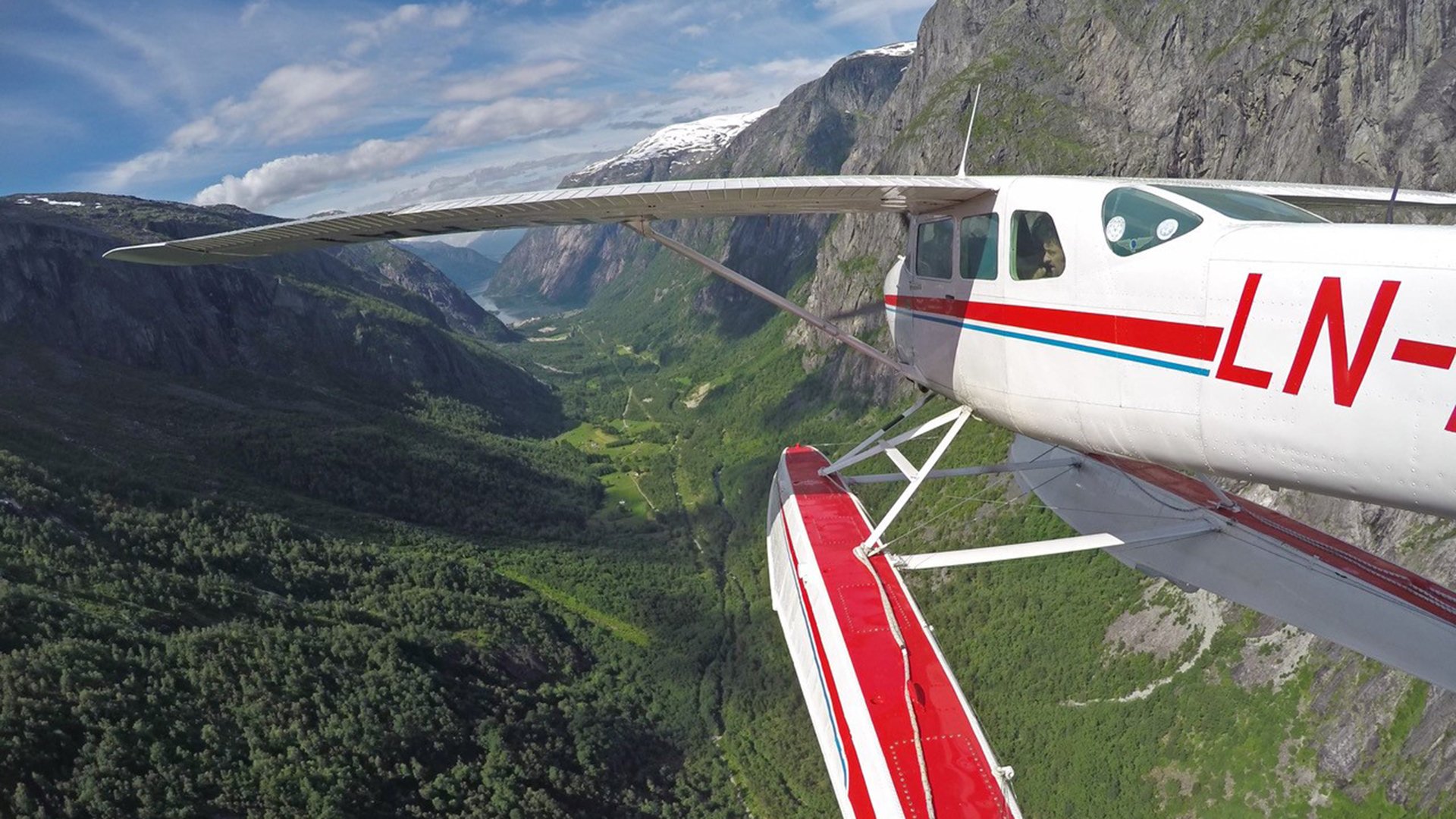 Mit dem Wasserflugzeug über Flåm
