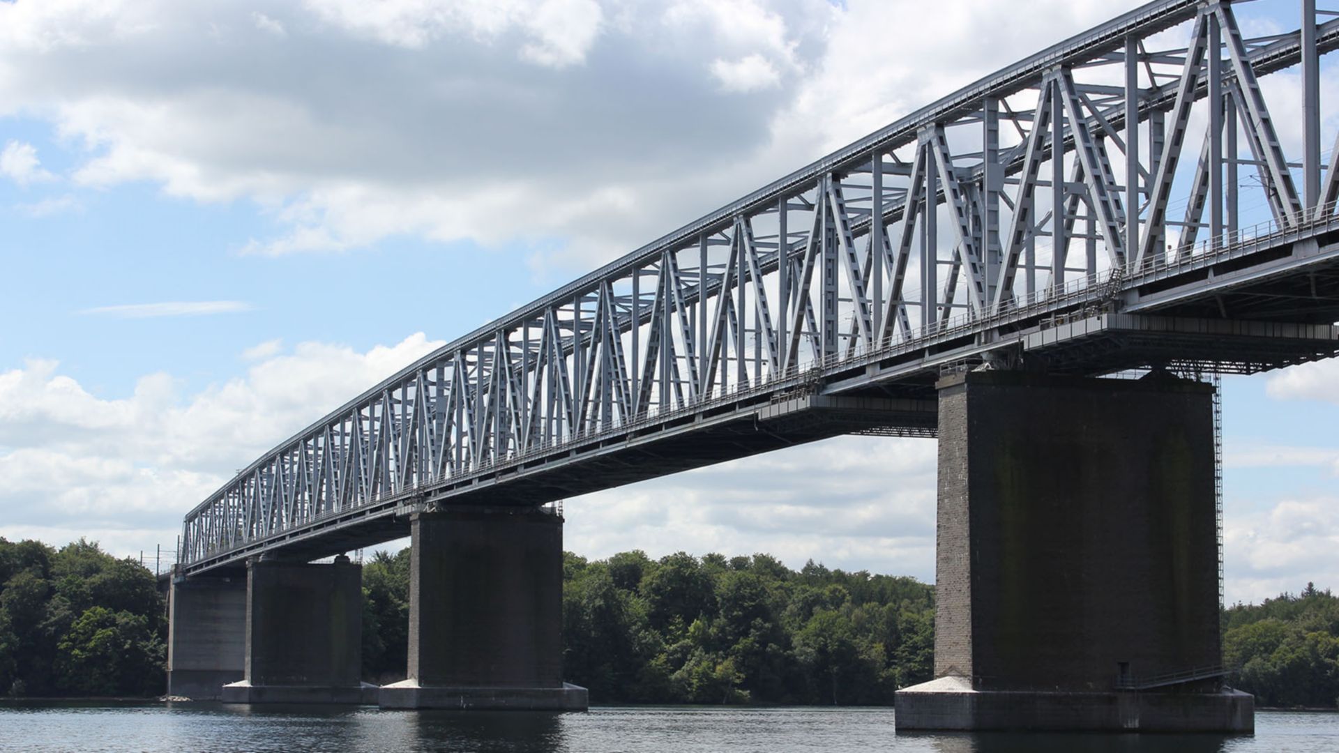 Klettertour entlang der Kleinen Belt Brücke