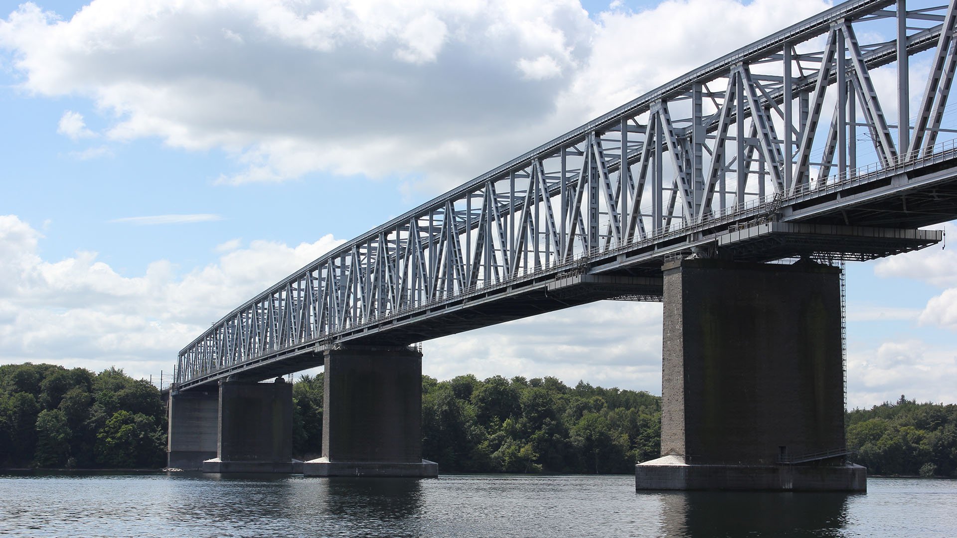 Klettertour entlang der Kleinen Belt Brücke