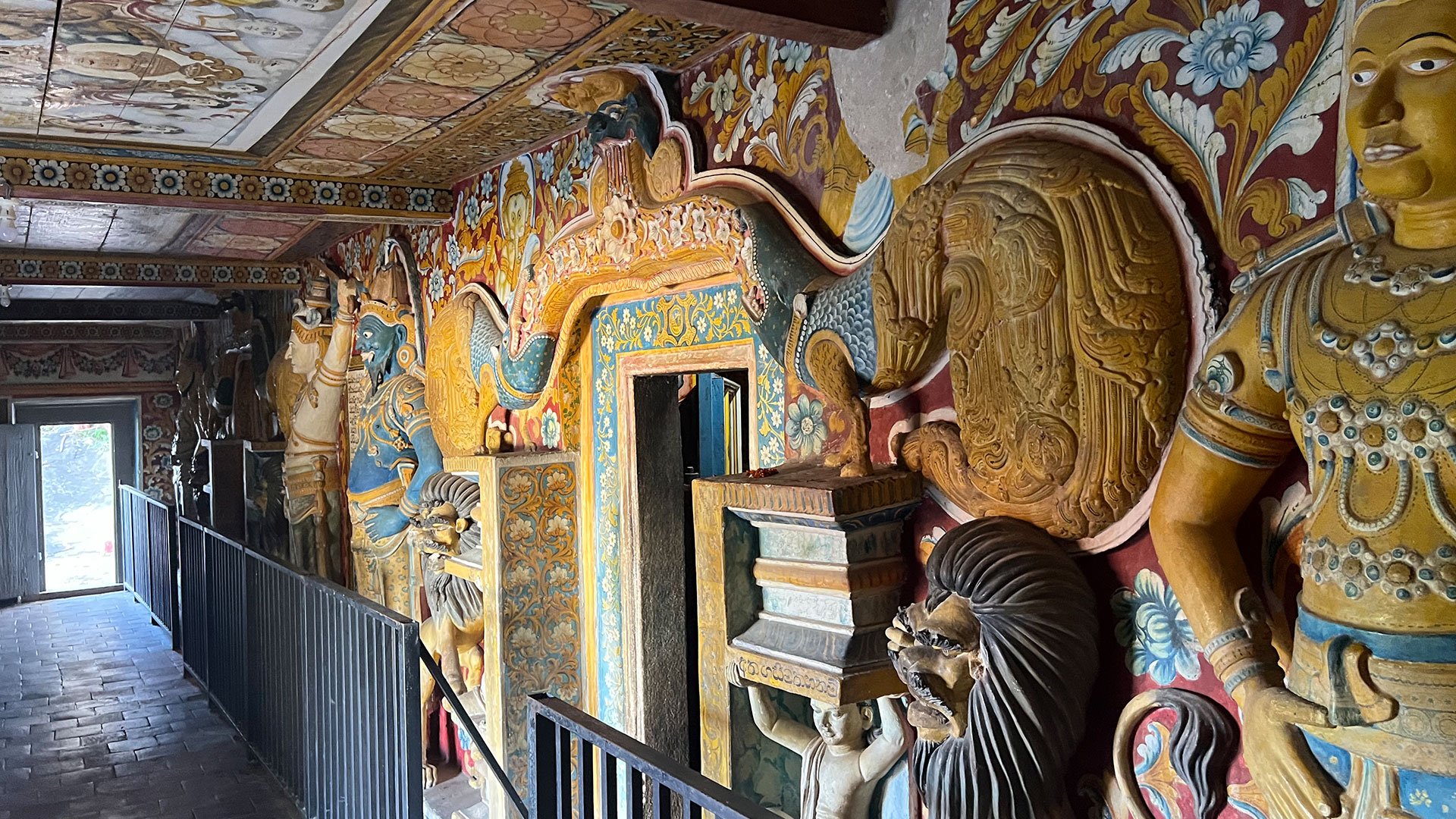 Mulkirigala-Tempel: Die sieben bemalten Höhlen