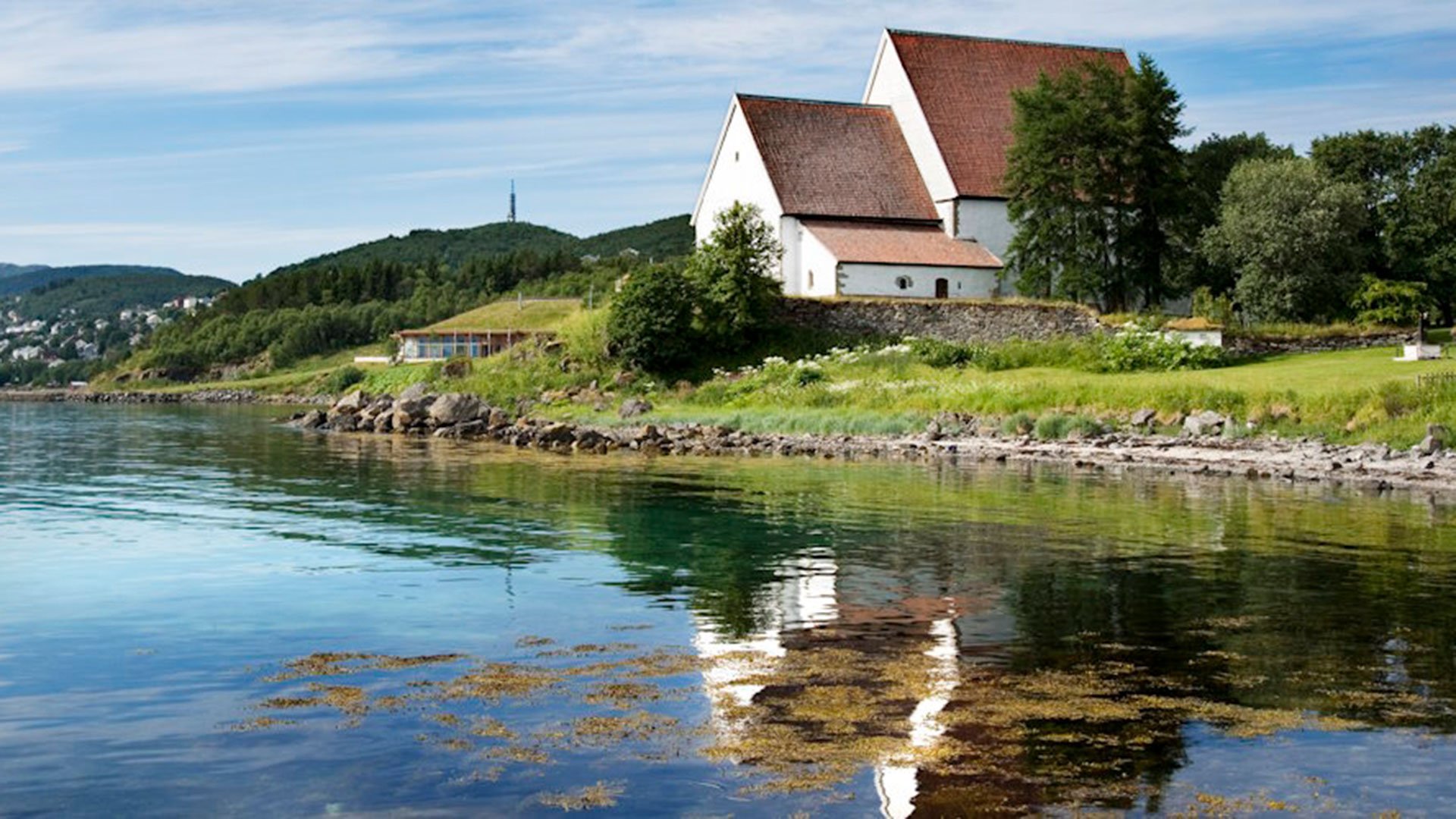 Trondenes Kirche und Umgebung