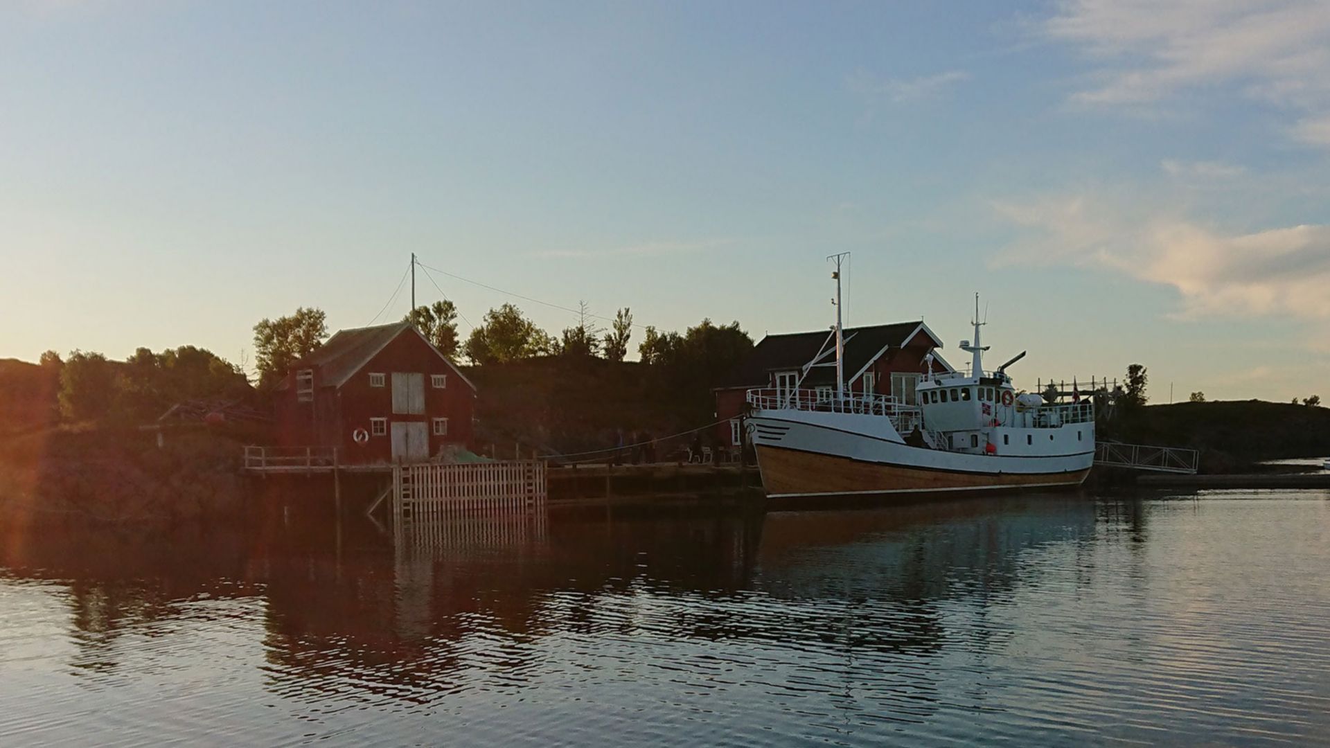 Per RIB Boot zum Meløyvær Pub