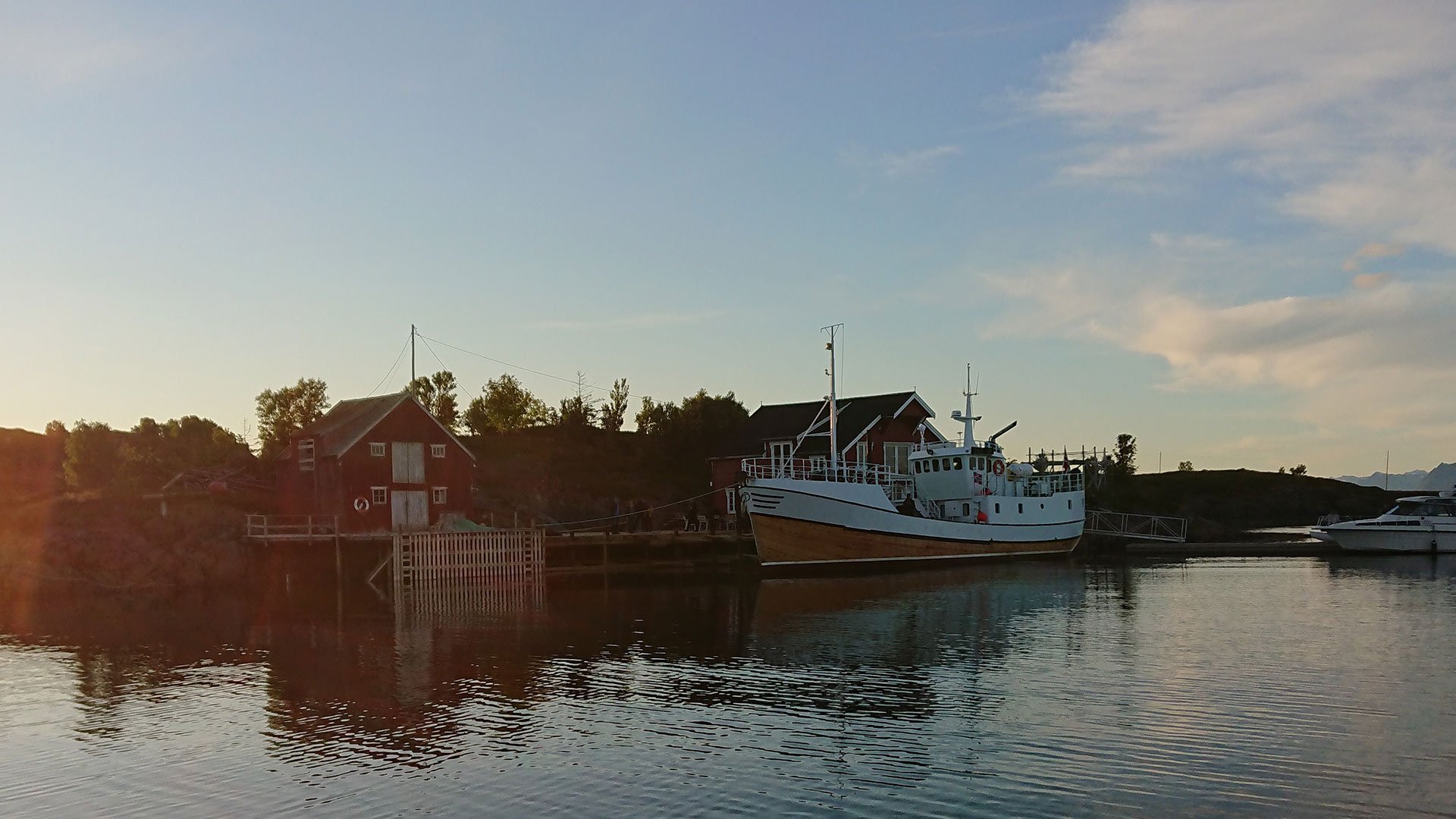 Per RIB Boot zum Meløyvær Pub