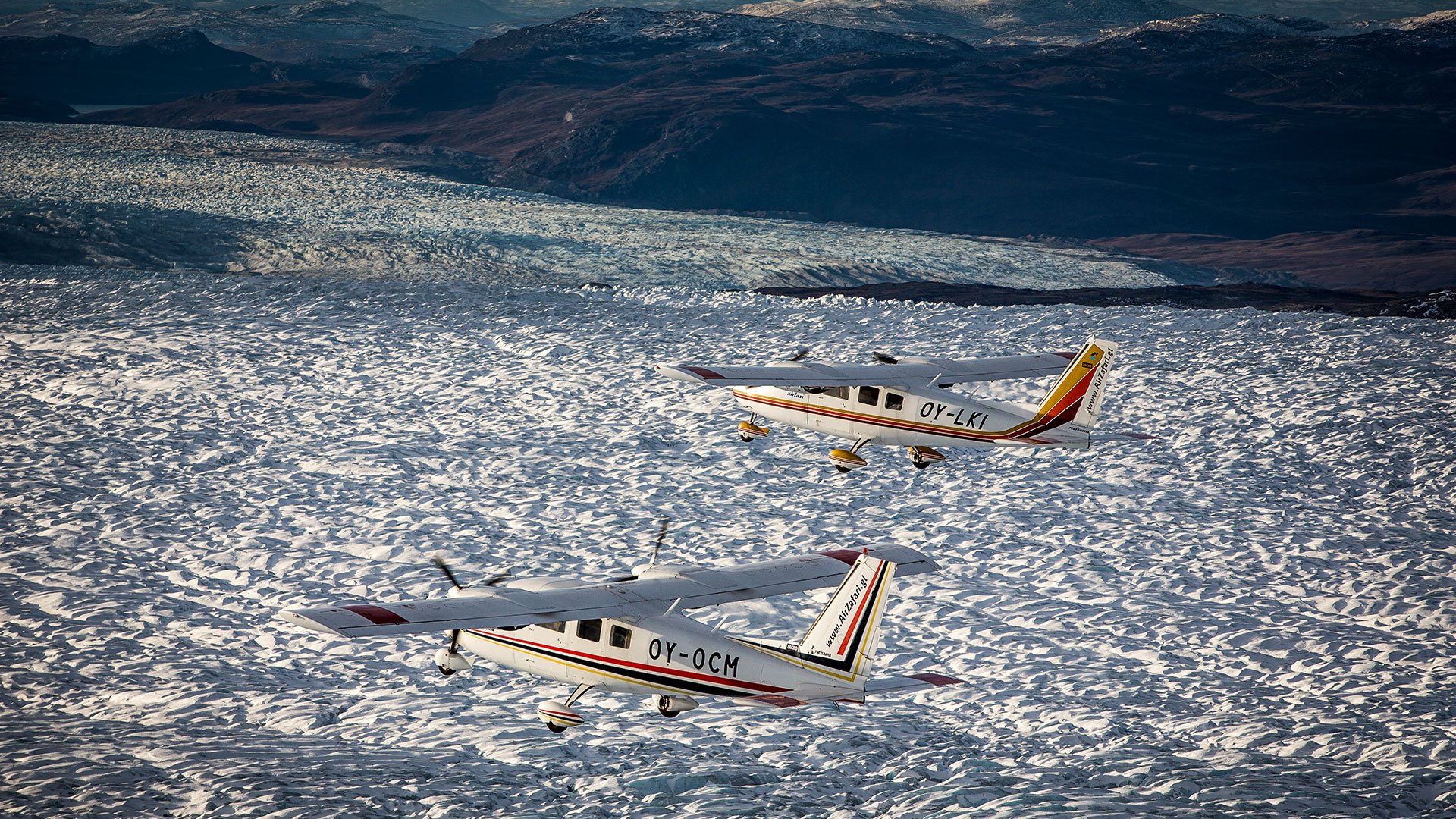 Im Kleinflugzeug zu den Eisbergen