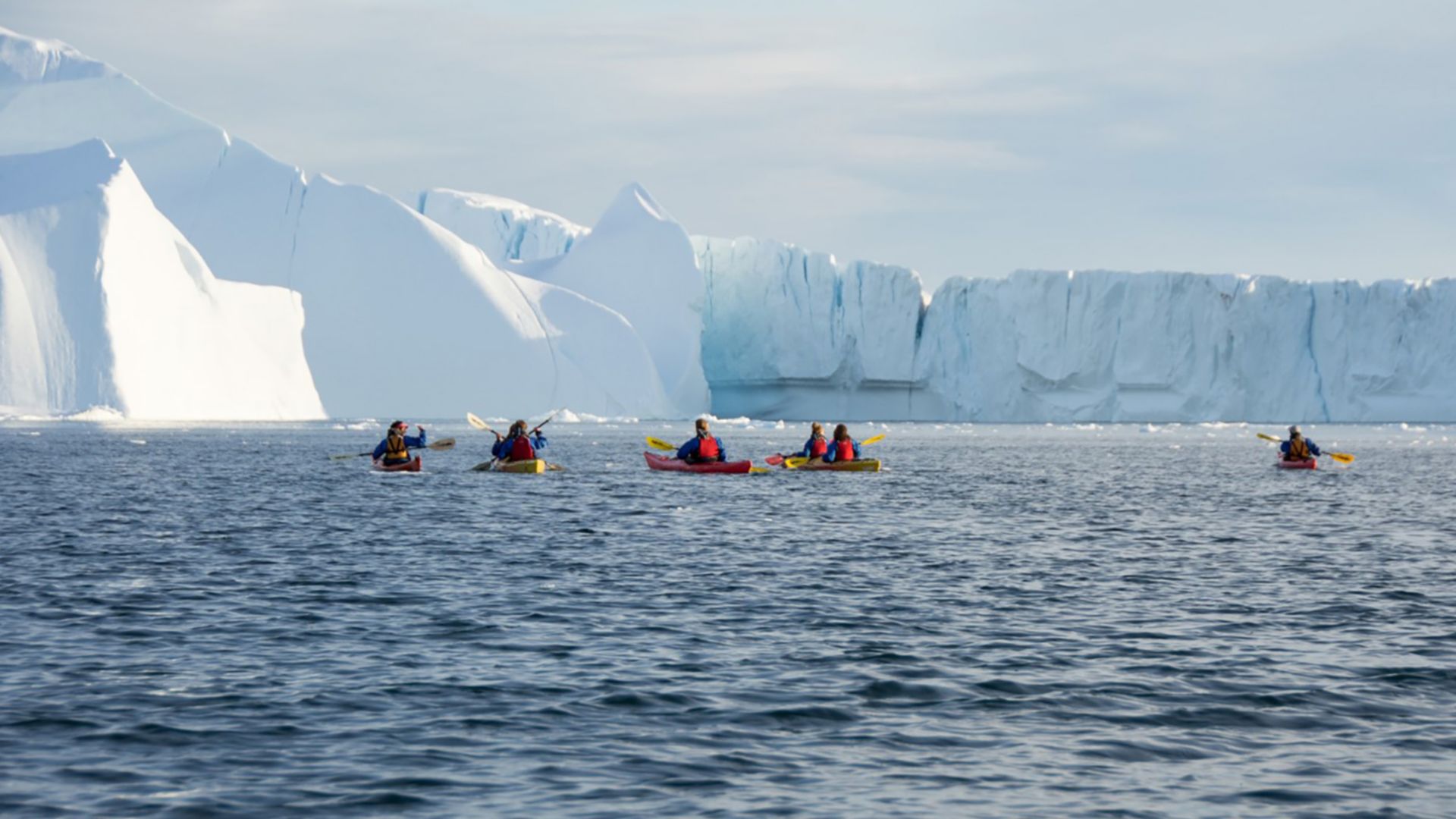 Mit dem Kajak auf dem Eisfjord