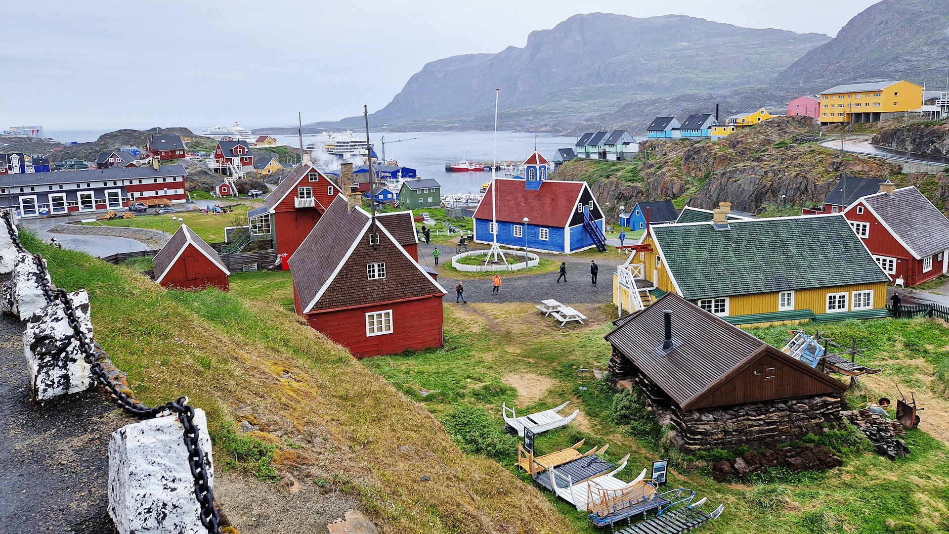 Zu Fuß durch Sisimiut
