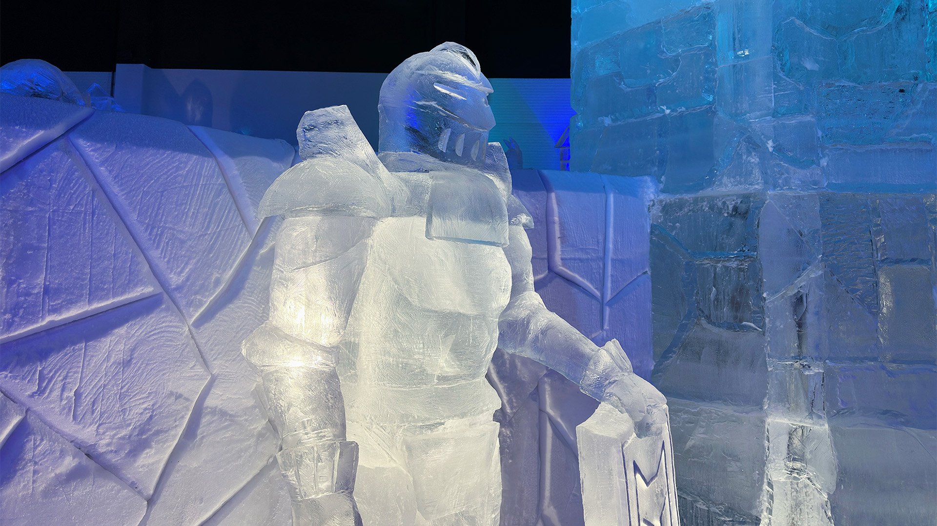 Eiskalter Sommer - im Schloss aus Eis