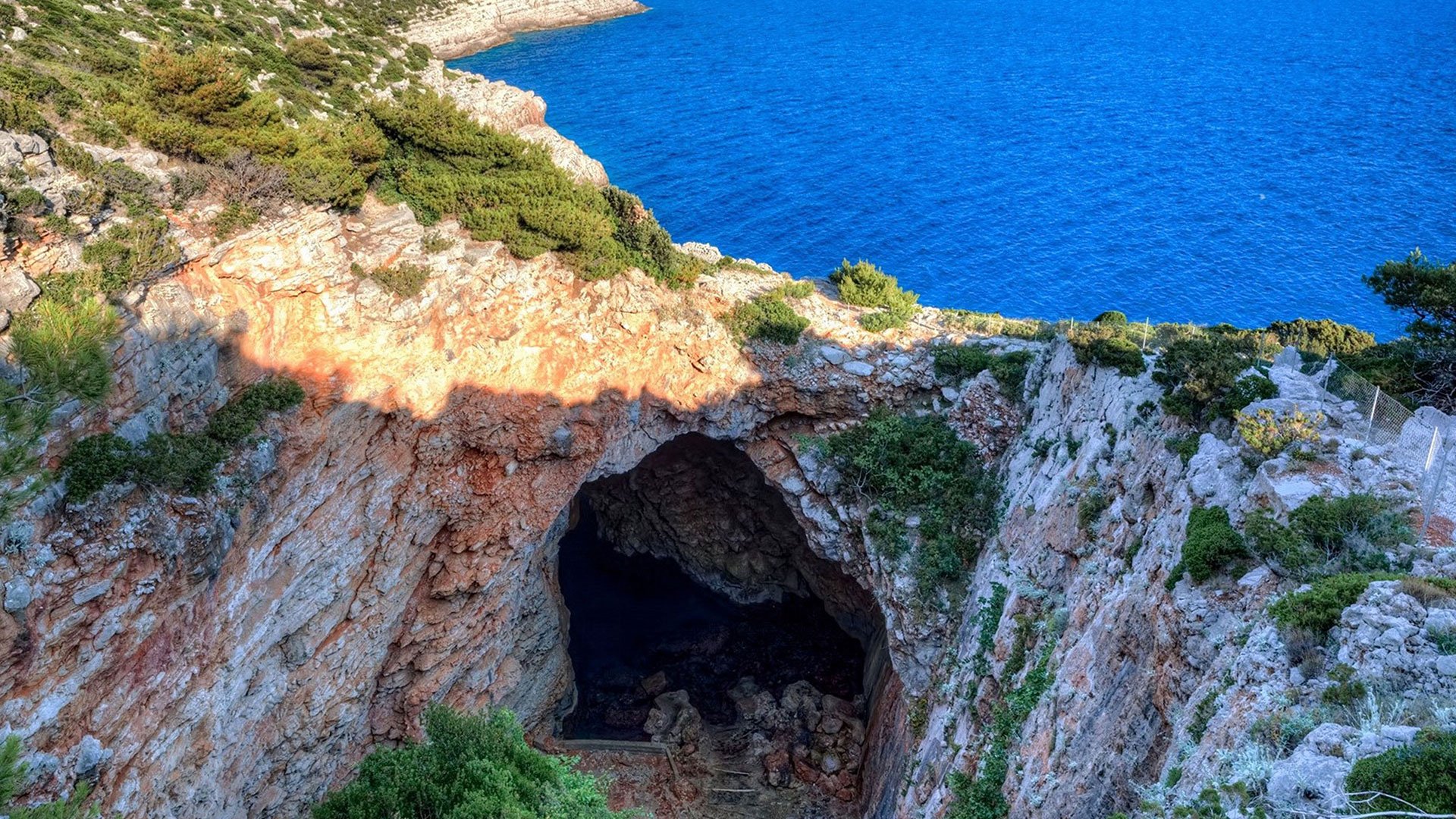Odysseus-Höhle und Moro Beach
