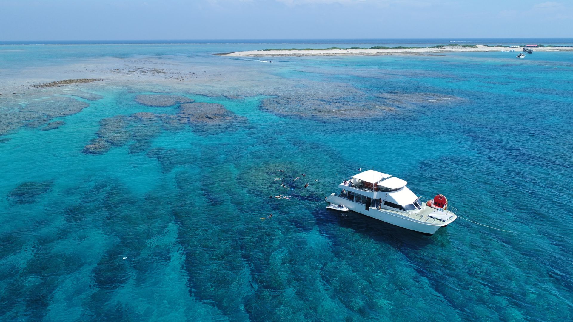Bunte Unterwasserwelt mit dem Glasbodenboot & Shopping