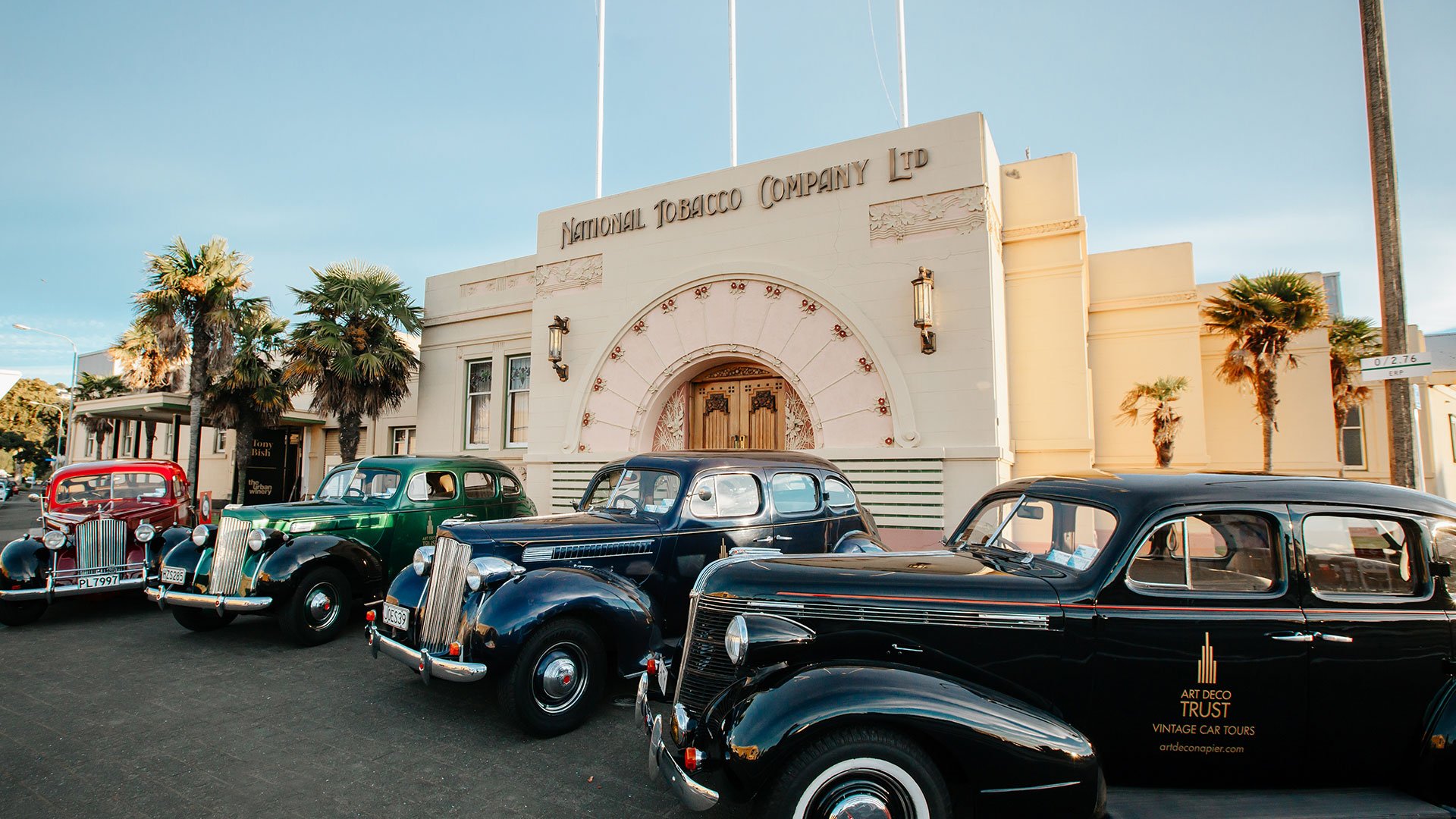 Exklusiv: Art-Déco-Wunder von Napier und Oldtimerfahrt