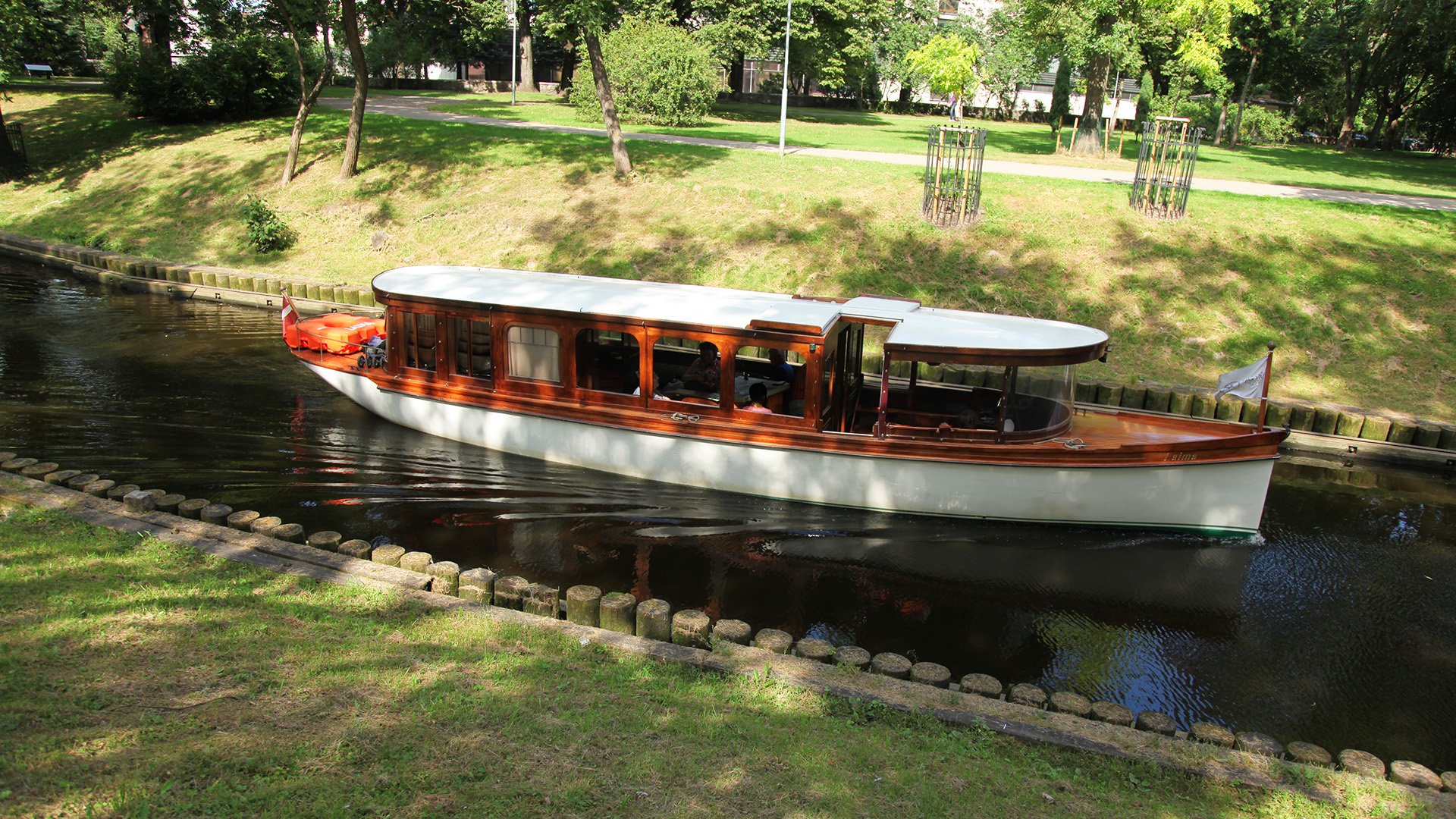Mit Bimmelbahn und Boot durch Riga