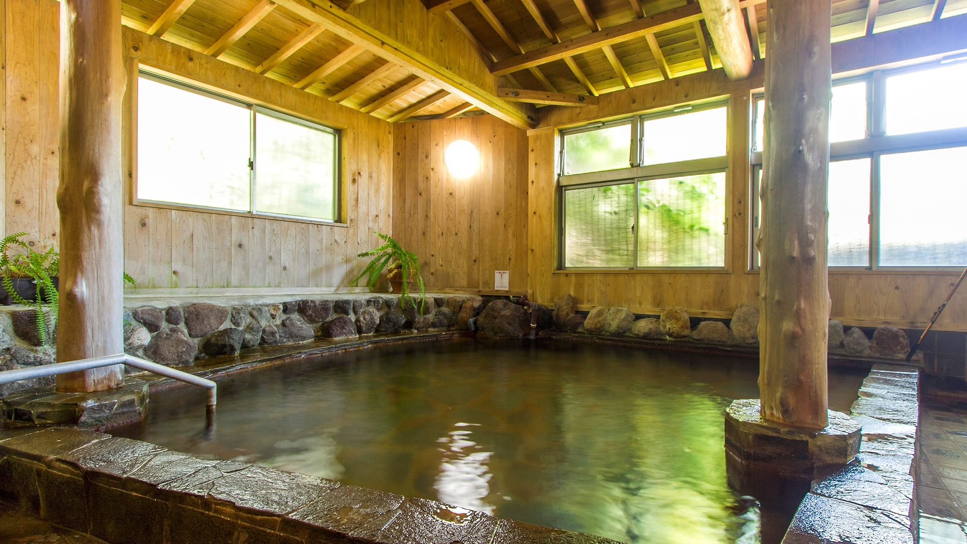 Faszinierende Natur und Baden in den Heißen Quellen