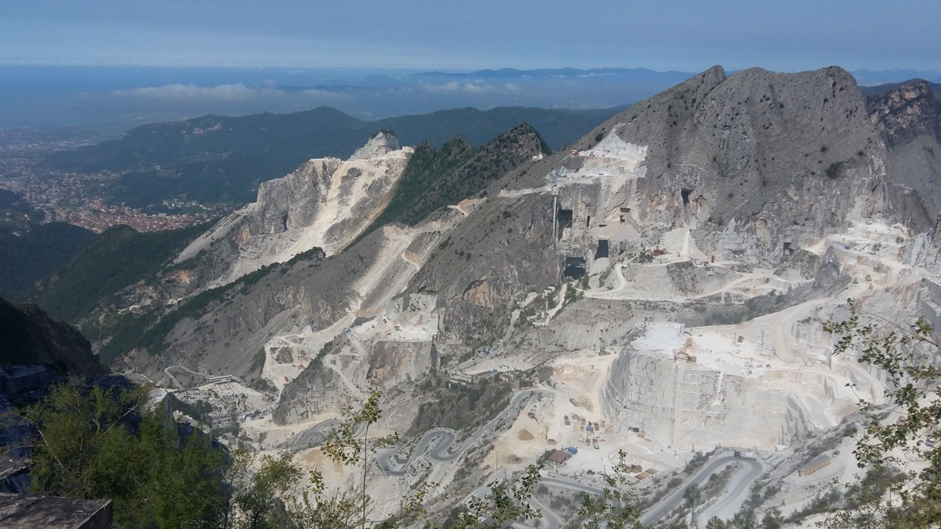 Carrara hautnah – Mit dem Allradfahrzeug in die Welt des weißen Marmors