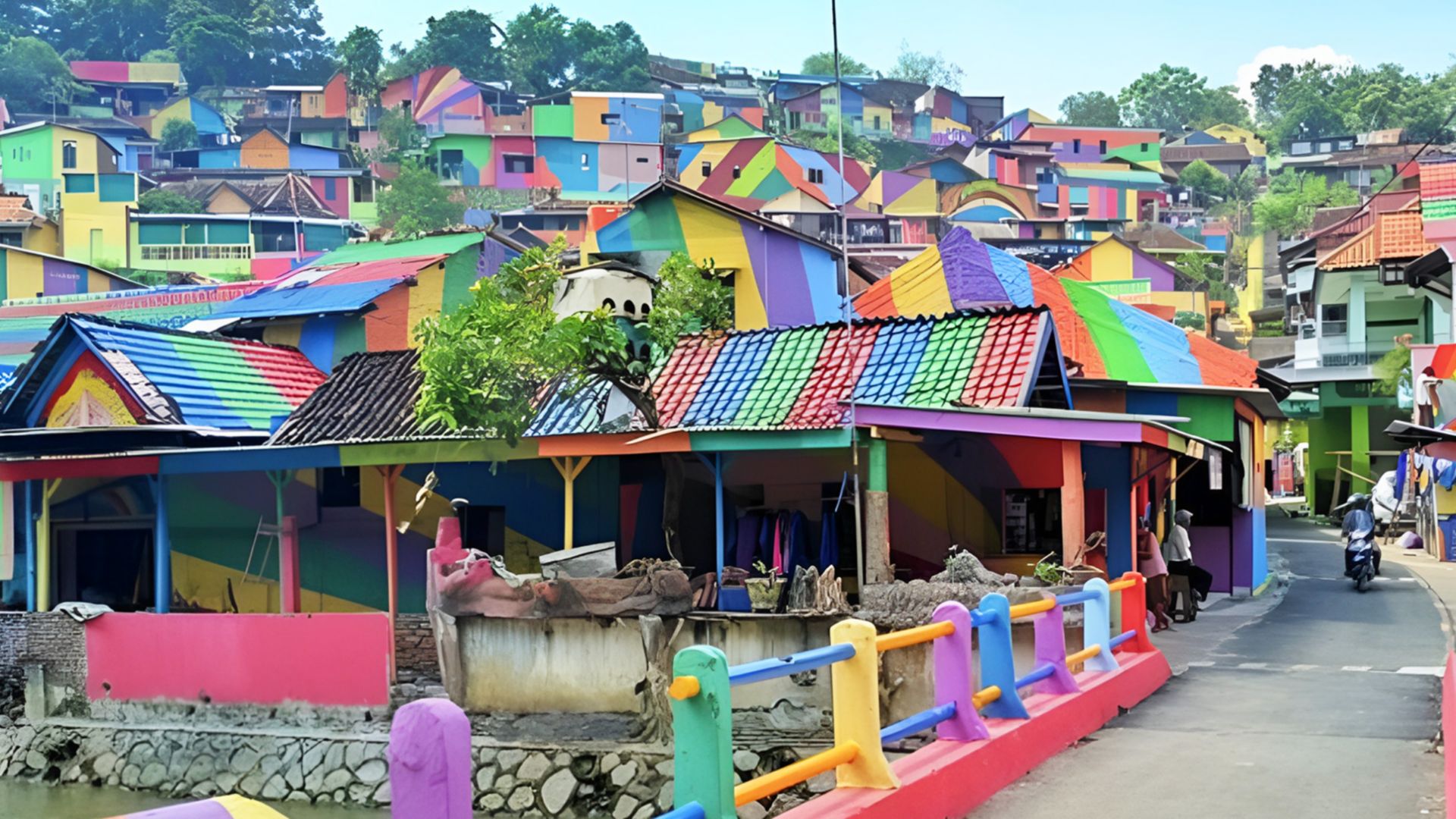 Farbenfrohes Regenbogendorf Kampung Pelangi