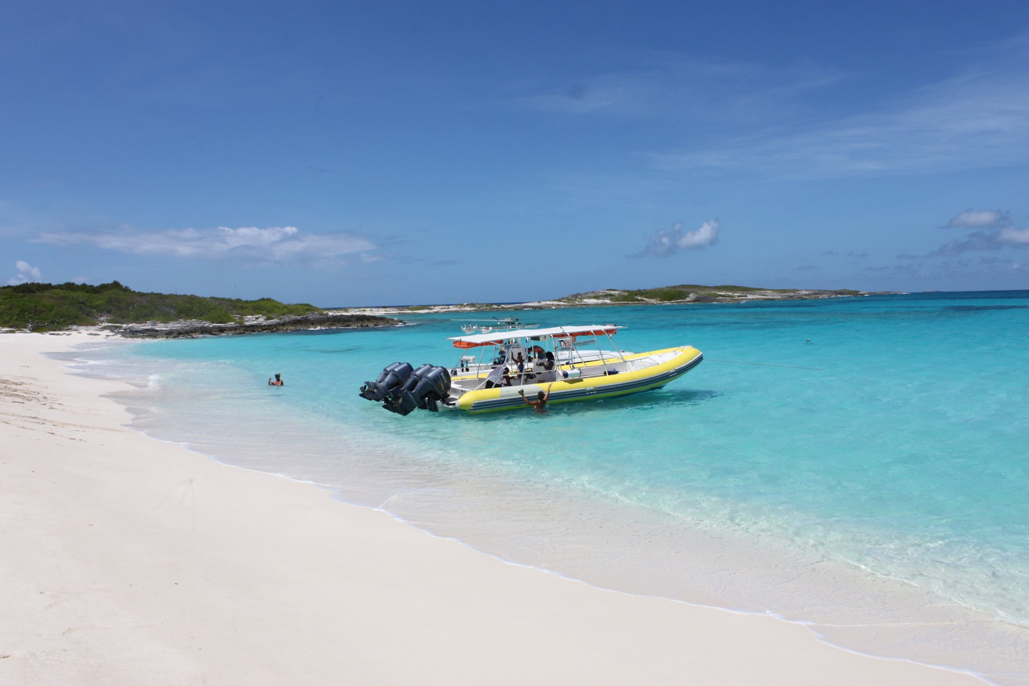 Mit dem Schnellboot zum Schnorcheln und Strand