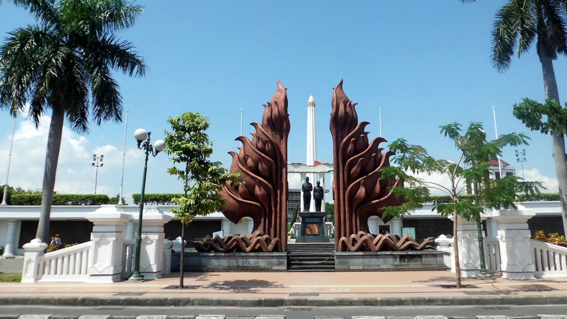Surabayas Gegensätze und Besuch eines Marktes