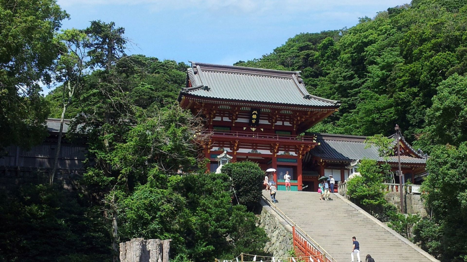 Großer Buddha von Kamakura und Shintō-Schrein