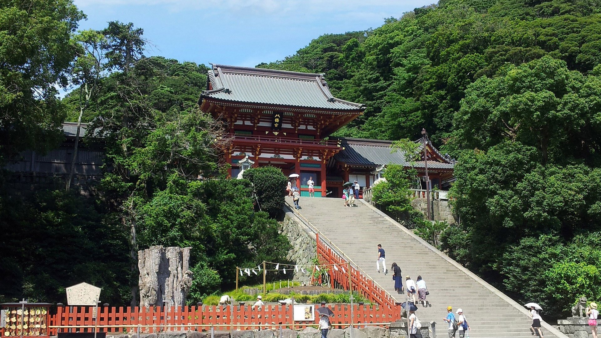 Großer Buddha von Kamakura und Shintō-Schrein
