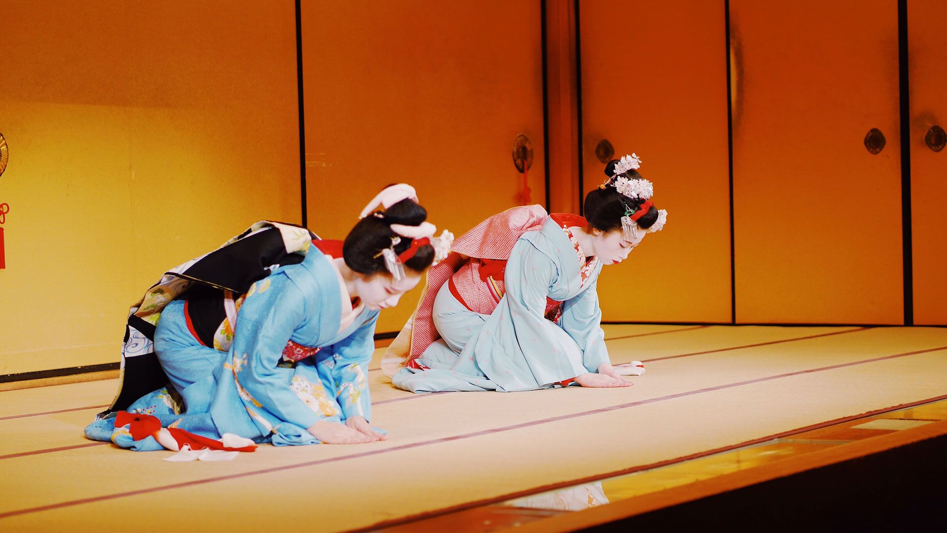 Traditionelles Essen mit einer Geisha