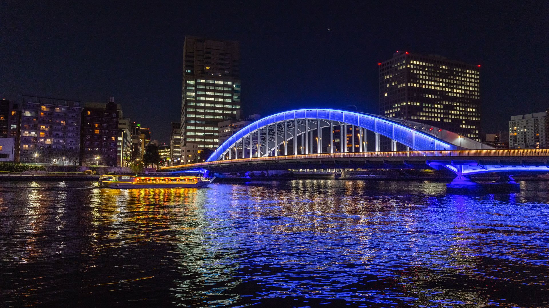 Dinner Cruise und nächtliche Panoramafahrt