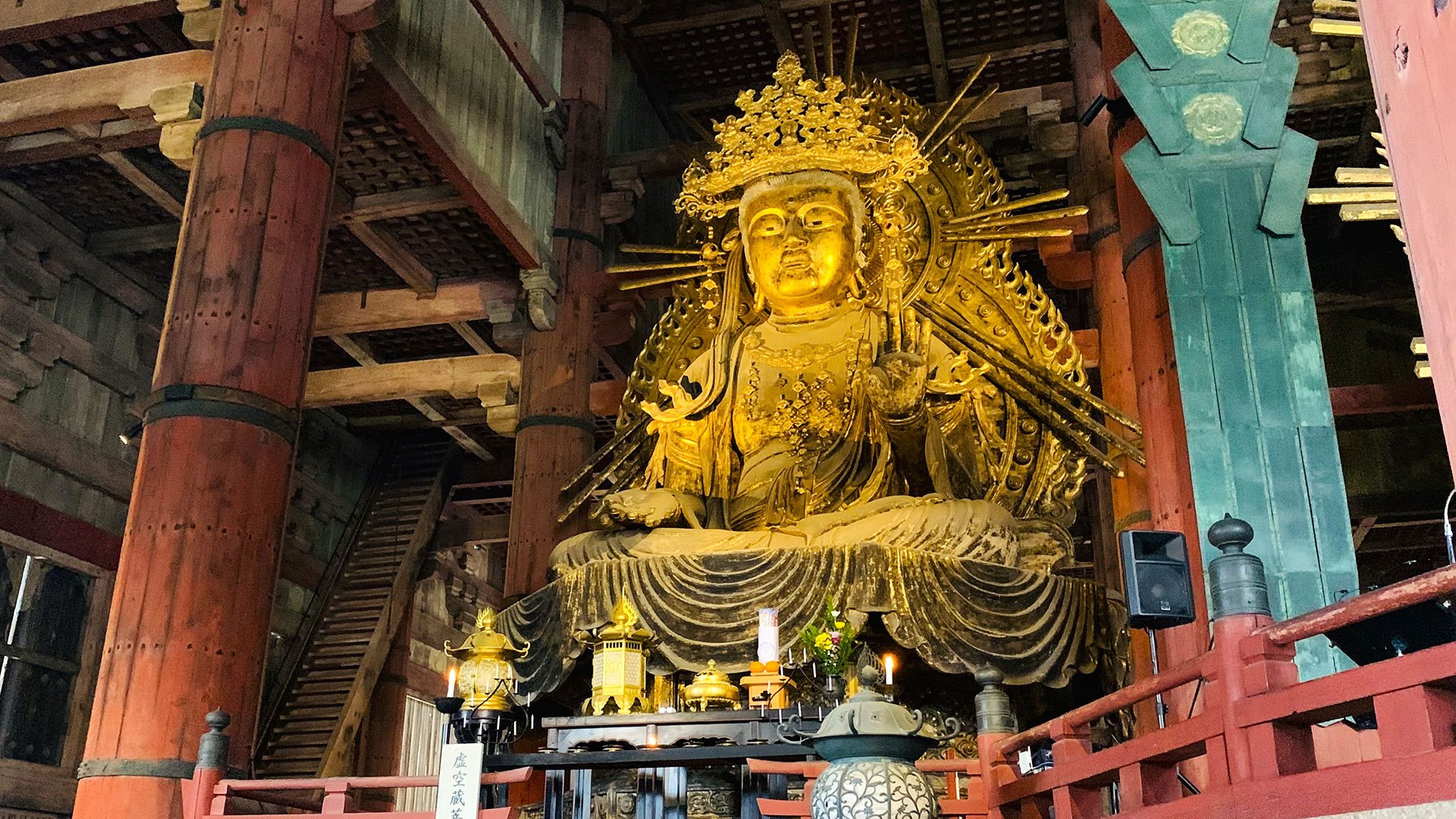 Großer Buddha im Todaiji- Tempel und Nara Park