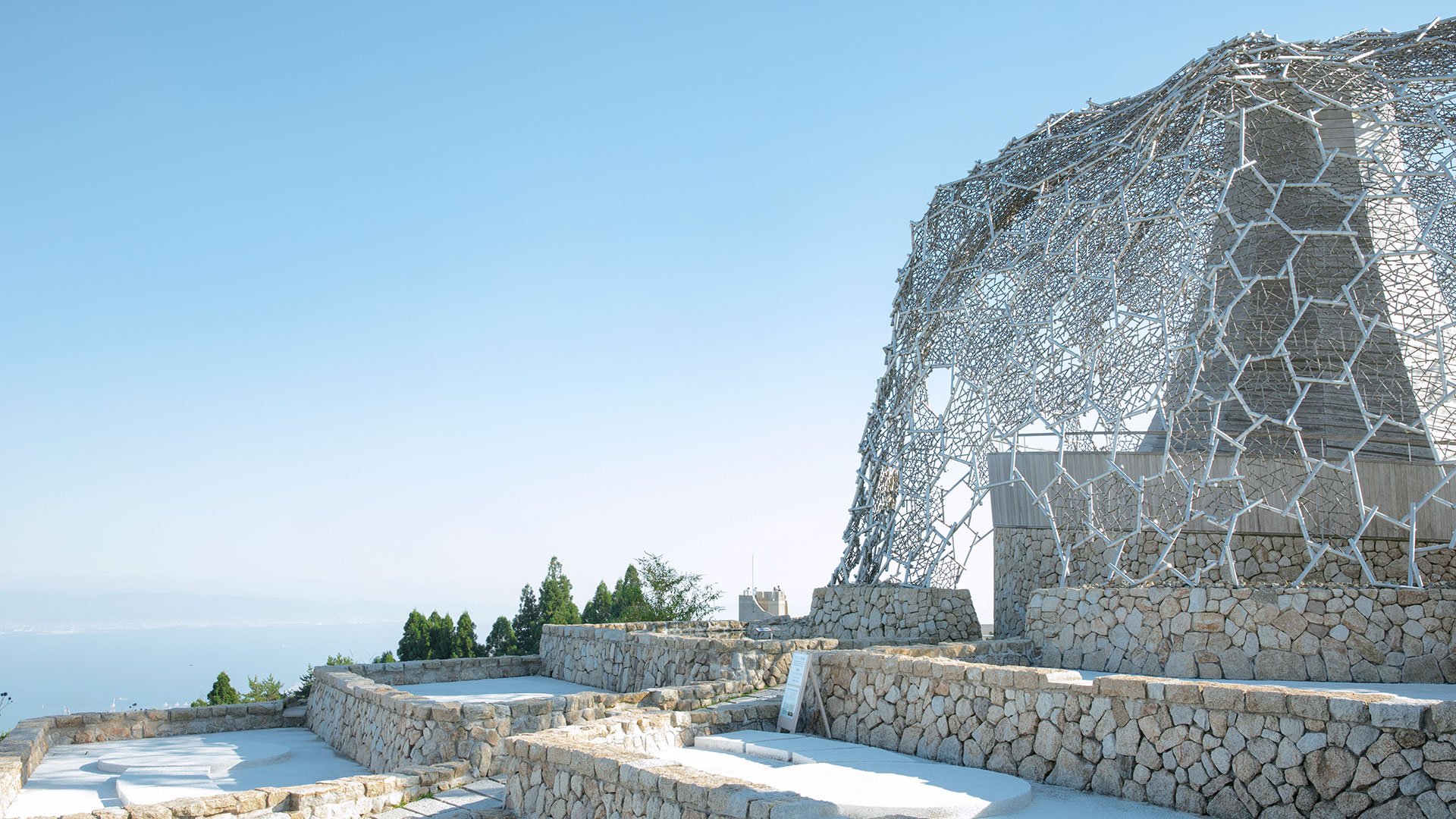 Baden in den Heißen Quellen vor der Kulisse der Rokko-Berge