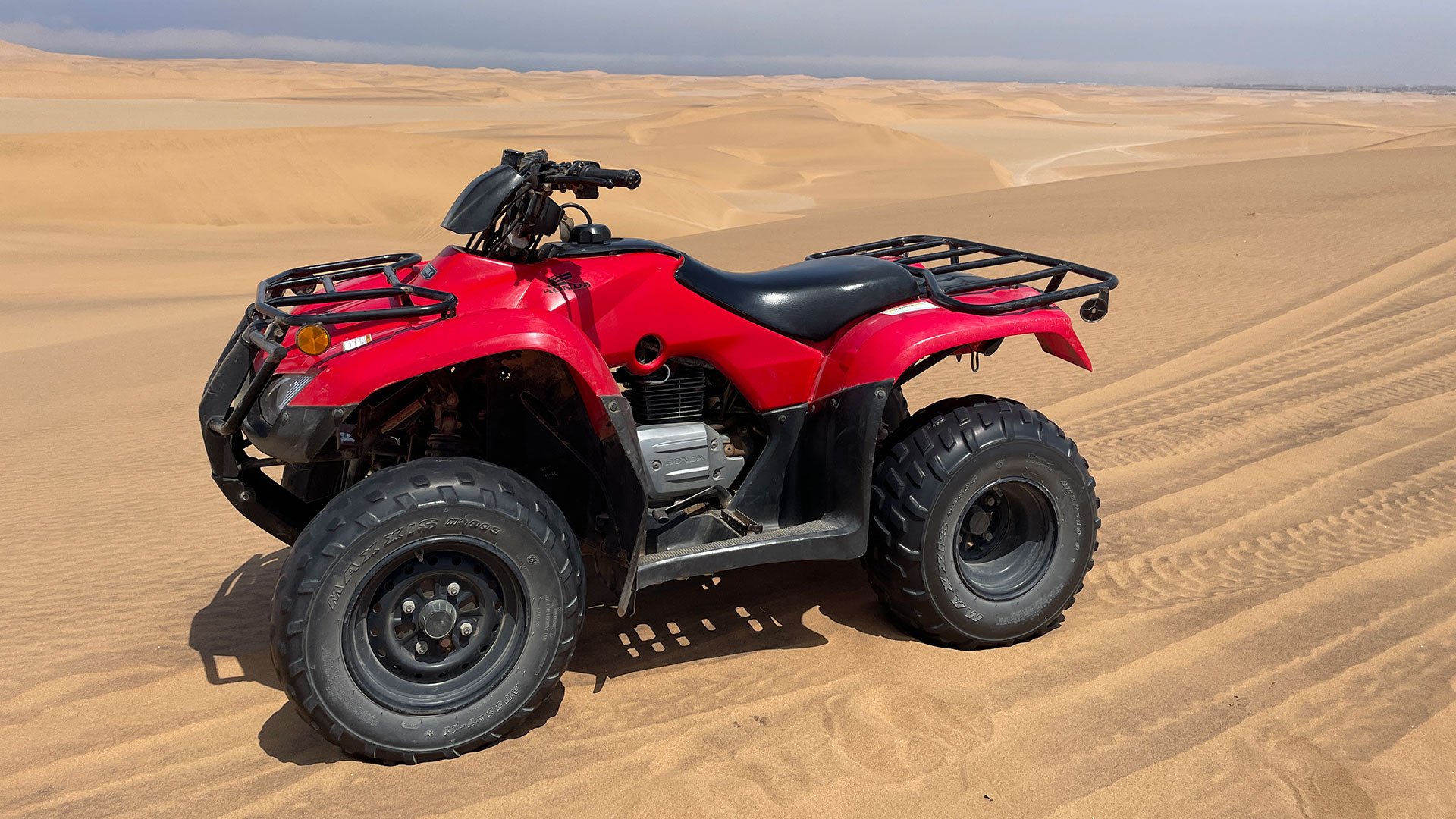 Abenteuerliche Fahrt mit dem Quad durch Namibias Wüste