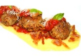 Polenta con polpette e sugo all?amatricianaalt