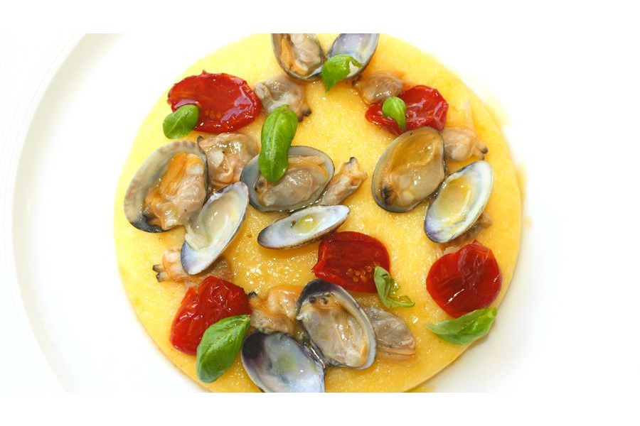 Polenta con sauté di vongole 