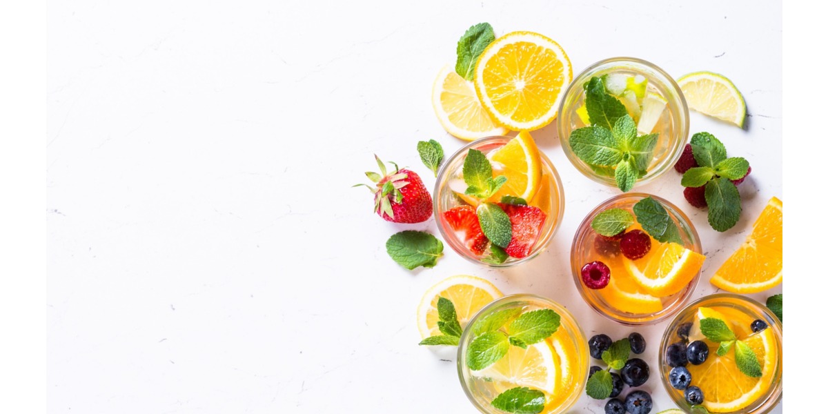 Acqua aromatizzate con frutta fresca