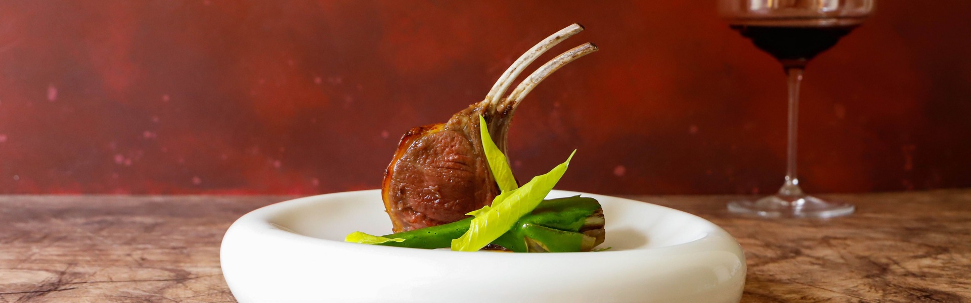 Agnello al miele di Clementino, cicoria e carciofi