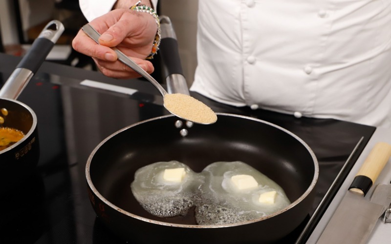 sciogliere burro in padella