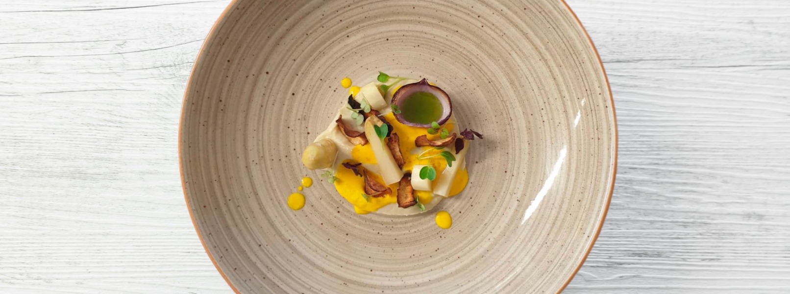 Asparagi, topinambur e amarillo