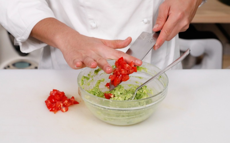 tagliare e aggiungere pomdori