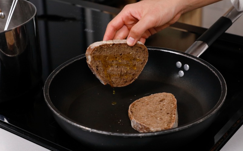 tostare il pane e assembare