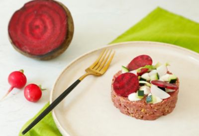 Battuta Piemontese con senape in grani, salsa al gorgonzola e verdure croccantialt