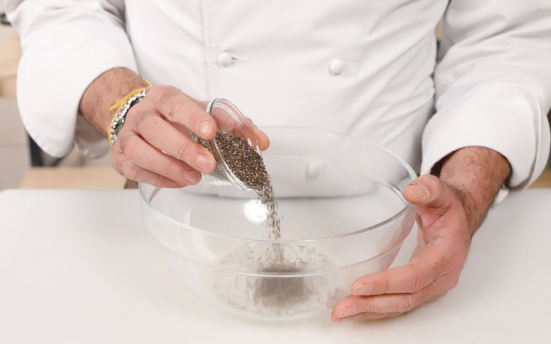 amlgamare semi di chia e latte di soia