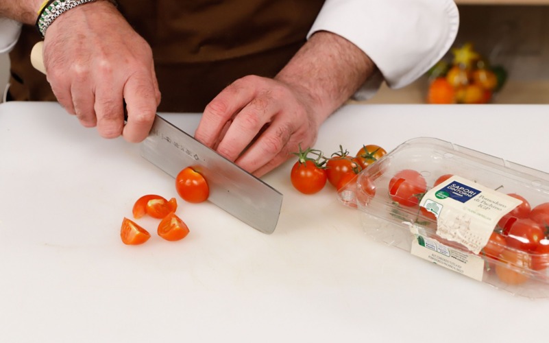 tagliare pomodorini