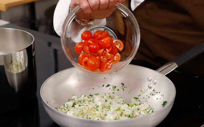 aggiungere i pomodorini