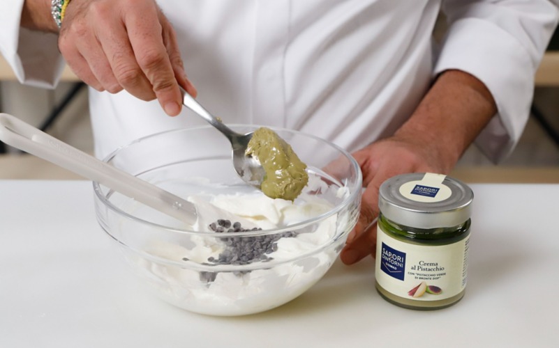 aggiungere crema pistacchio