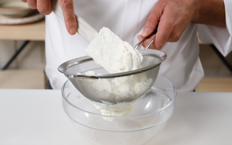 setacciare ricotta