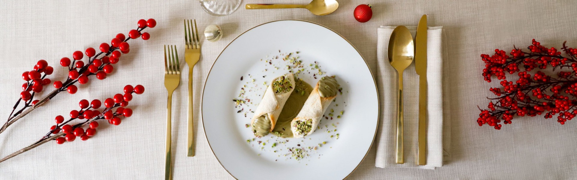 cannoli-di-pane-con-ricotta-e-crema-di-pistacchio