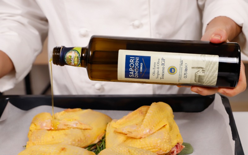 Cappone arrosto prima di essere infornato