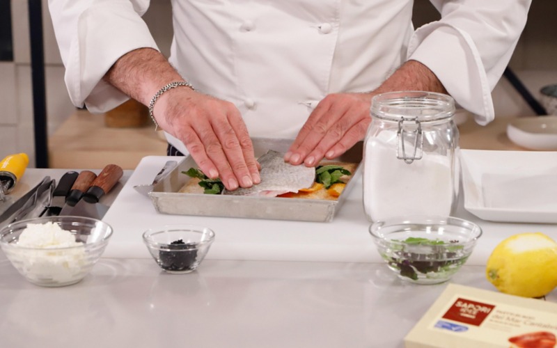 adagiare pesce su marinatura