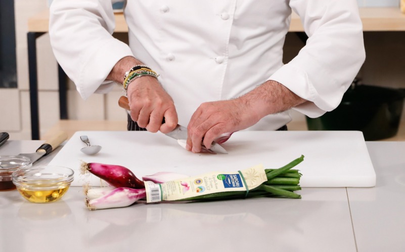 ricavare petali da cipollotto