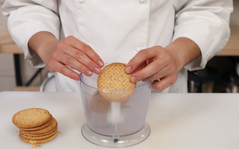 Preparare la base della cheesecake