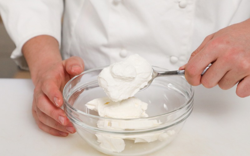 Crema di formaggi per la cheesecake salata scomposta