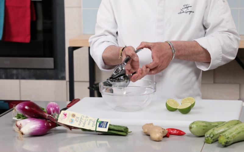 Succo di limone con zenzero e peperoncino