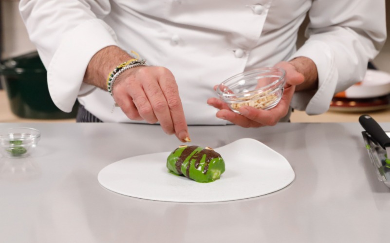 ultimare impiattamento con pinoli